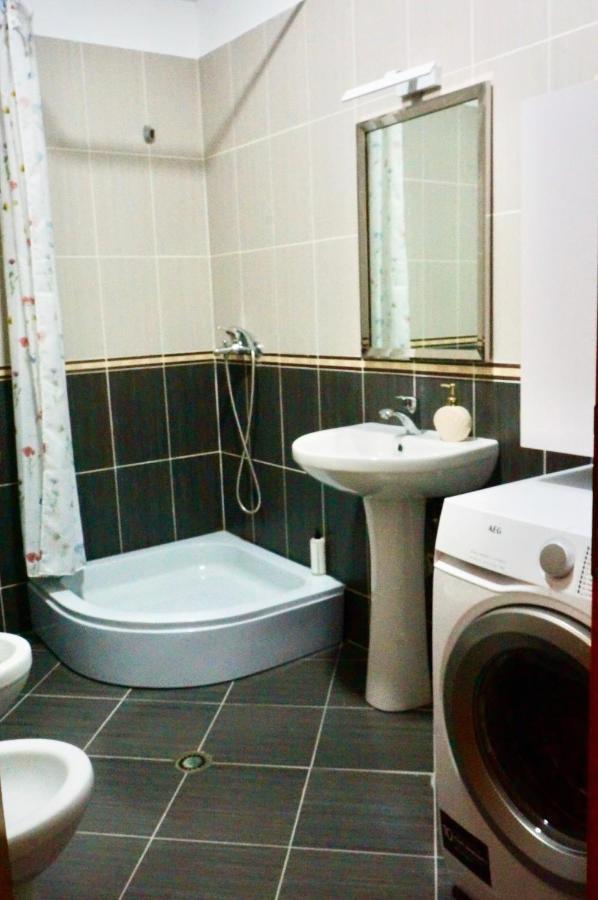 Serene One-bedroom Apartament Wlora